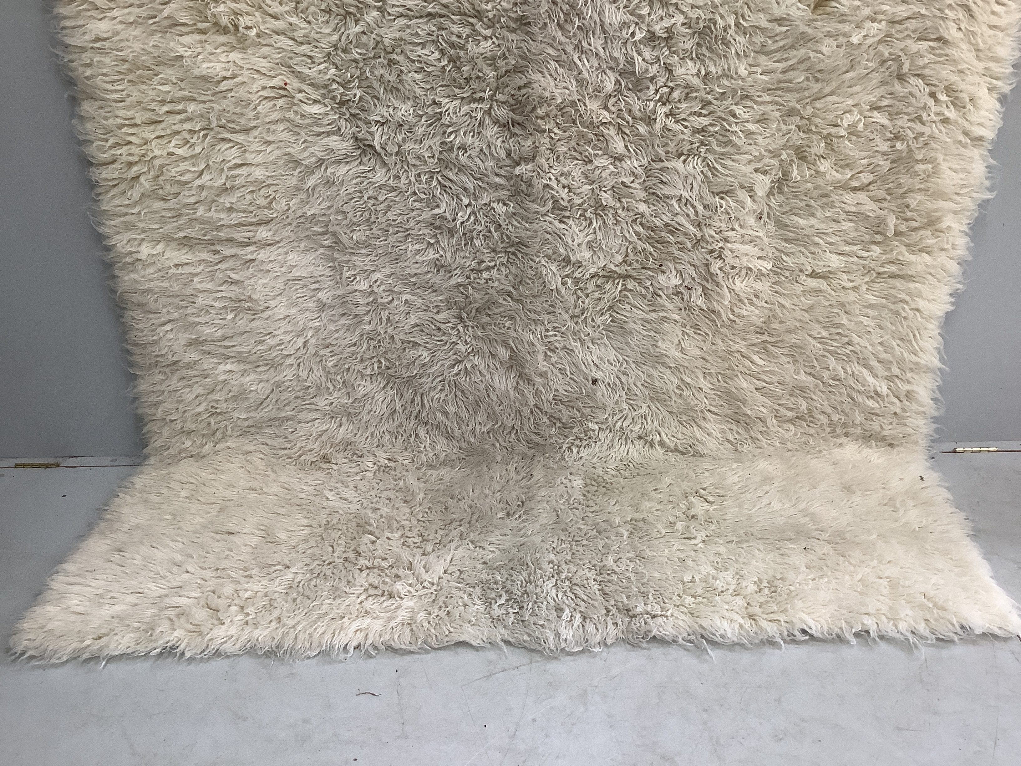 A faux sheepskin carpet, 290 x 200cm